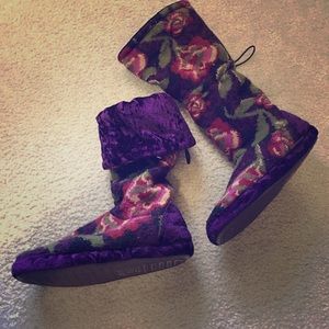 Muk Luk boot slippers.