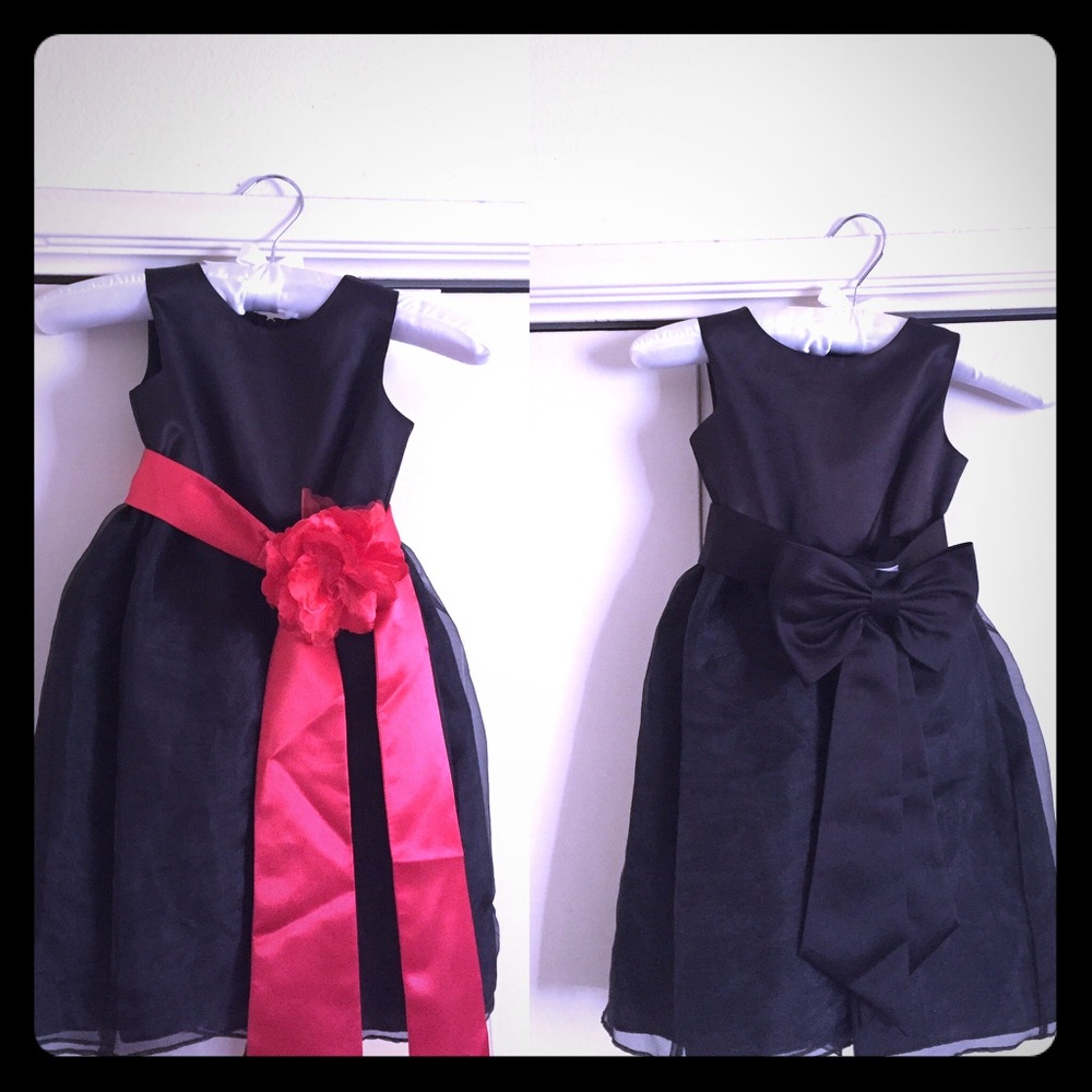 Super cute girls formal dress. Size 4.