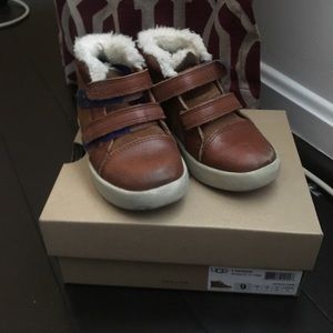 Boys Ugg Boots size 9 toddler.