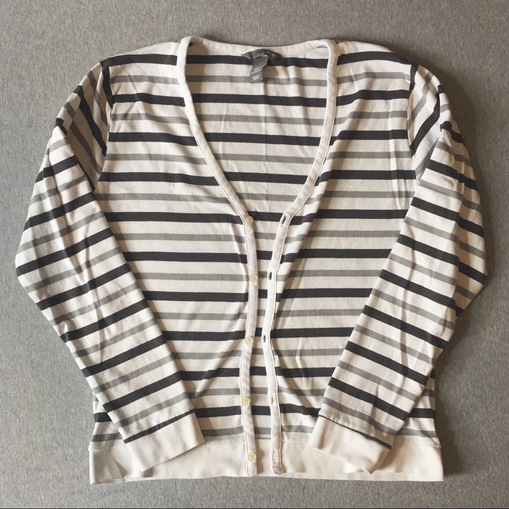 ⚡️: H&M • Grey/White • Striped • Cardigan