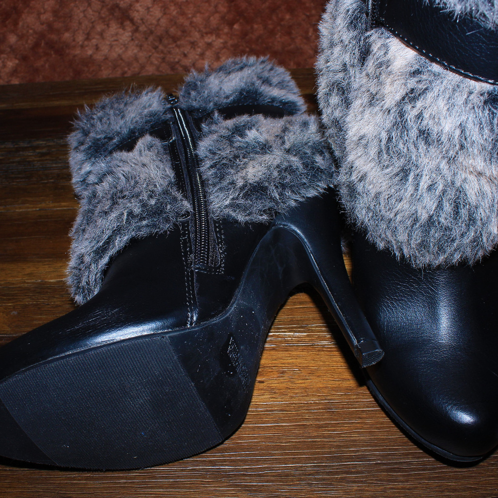 Forever 21 Fur Heels - Picture 2 of 7