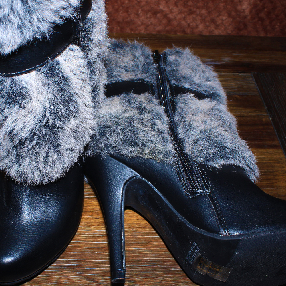 Forever 21 Fur Heels - Picture 3 of 7