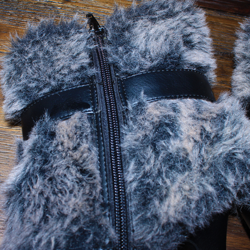 Forever 21 Fur Heels - Picture 4 of 7