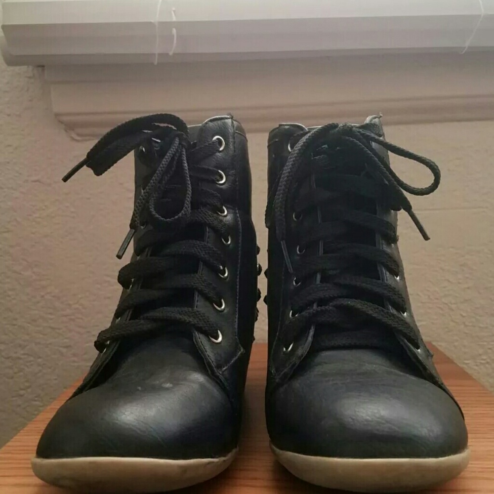 Spiked boot wedges