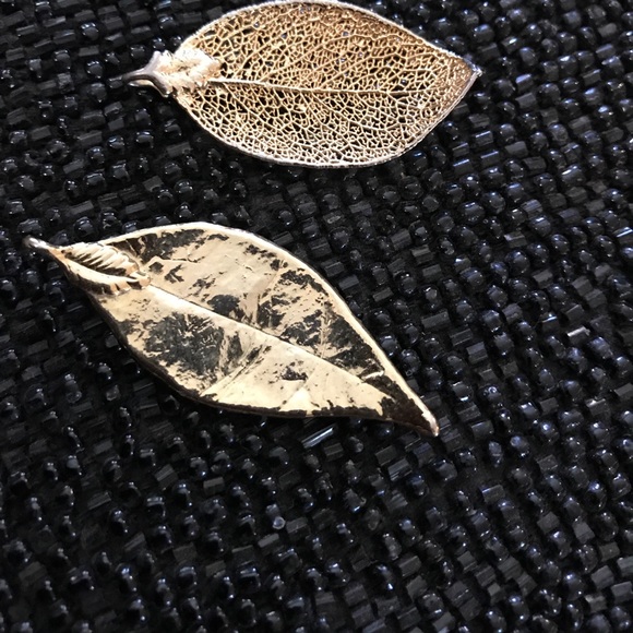 2 gold toned leaves. Both are 1/2” wide. Look new - Picture 2 of 3