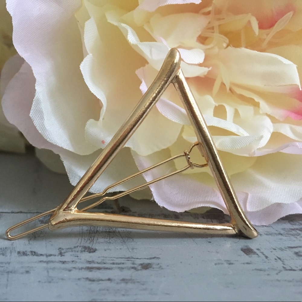 🆕 Gold Toned Triangle Hair Clip
