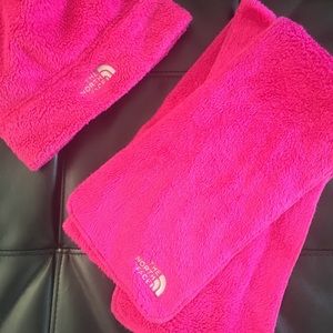 North face youth hat and scarf pink.
