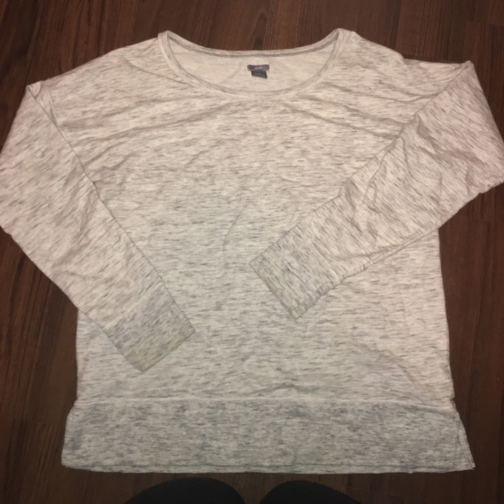 Light gray Aerie sweater 🌹