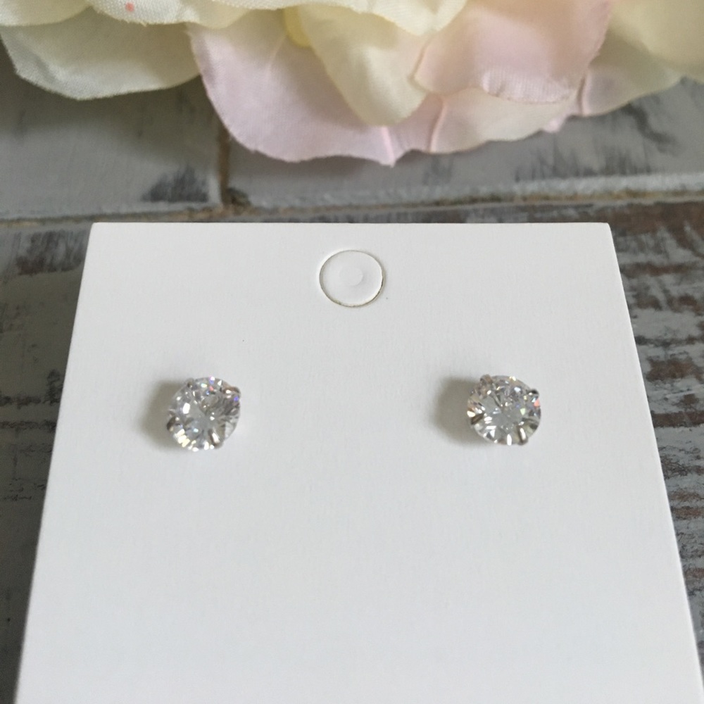 🆕 Sparkly, Simple CZ Earring Studs
