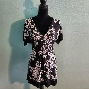 White House Black Market Short Sleeve Floral Dress