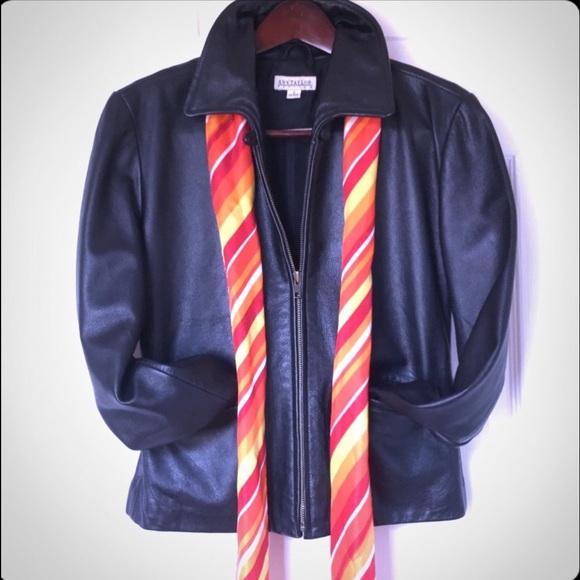 ⬇️PRICE- ANN TAYLOR LEATHER JACKET🌹 - Picture 1 of 6