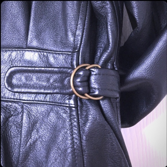 ⬇️PRICE- ANN TAYLOR LEATHER JACKET🌹 - Picture 3 of 6