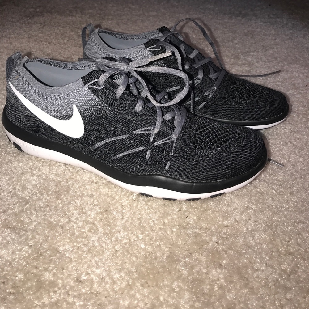 Nike free focus flyknit shoes