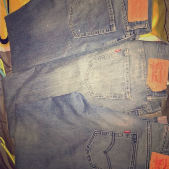 selling levis
