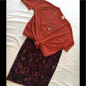 Cute LuLaRoe Cassie/Irma Outfit 💛