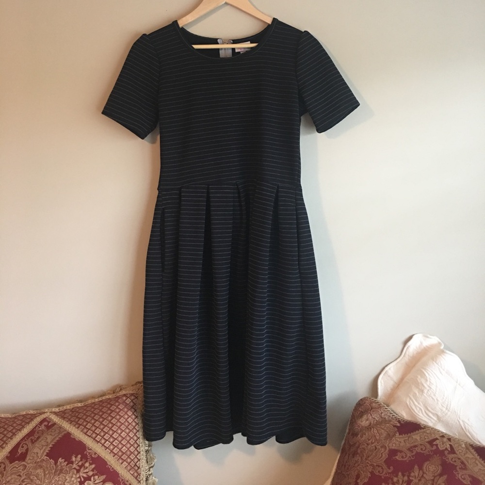 LulaRoe Amelia - Picture 1 of 3