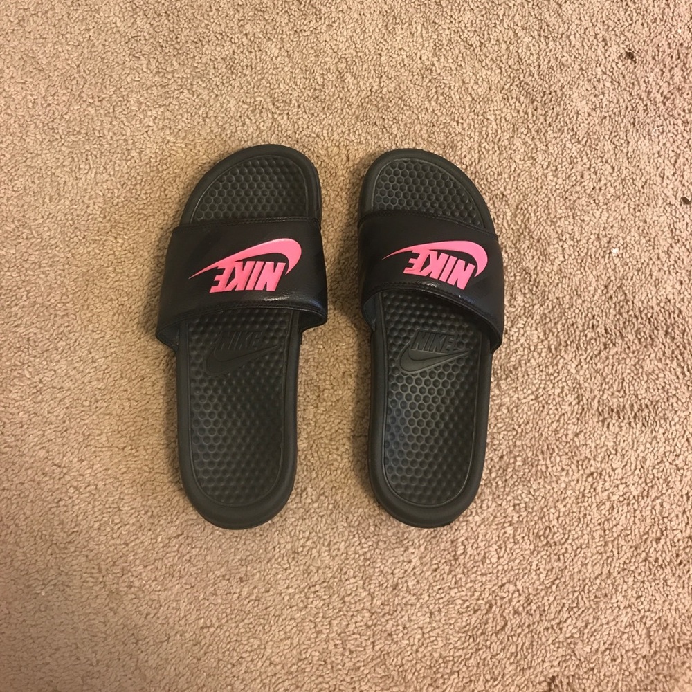 Nike slip on shoes