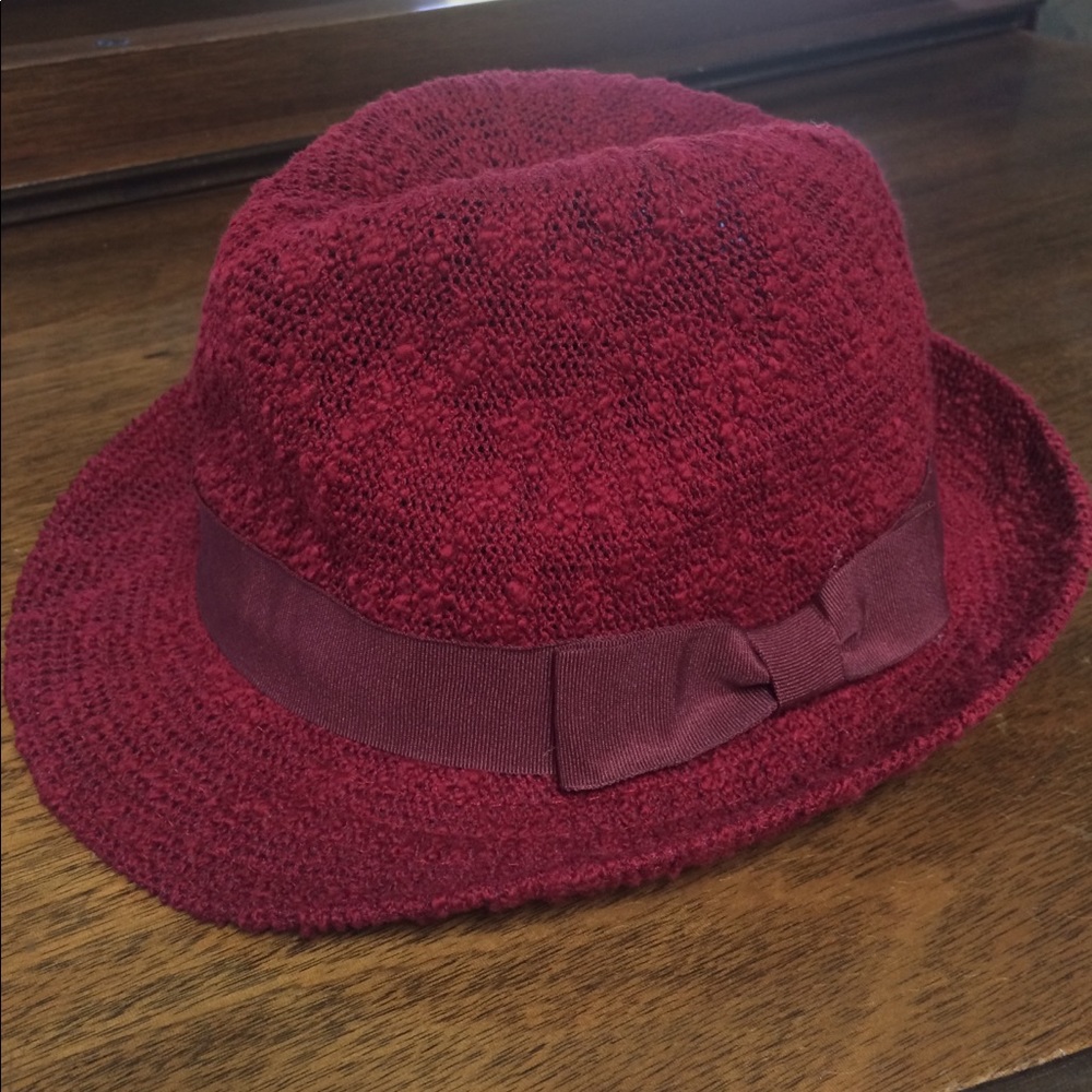 Dark red hat.
