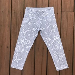 LIMITED EDITION Print Lululemon 3/4 Leggings