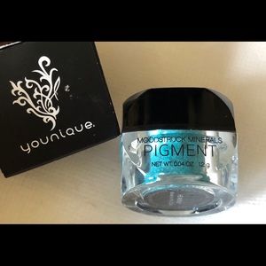 Younique MATTE Pigment Powder - HEAVENLY