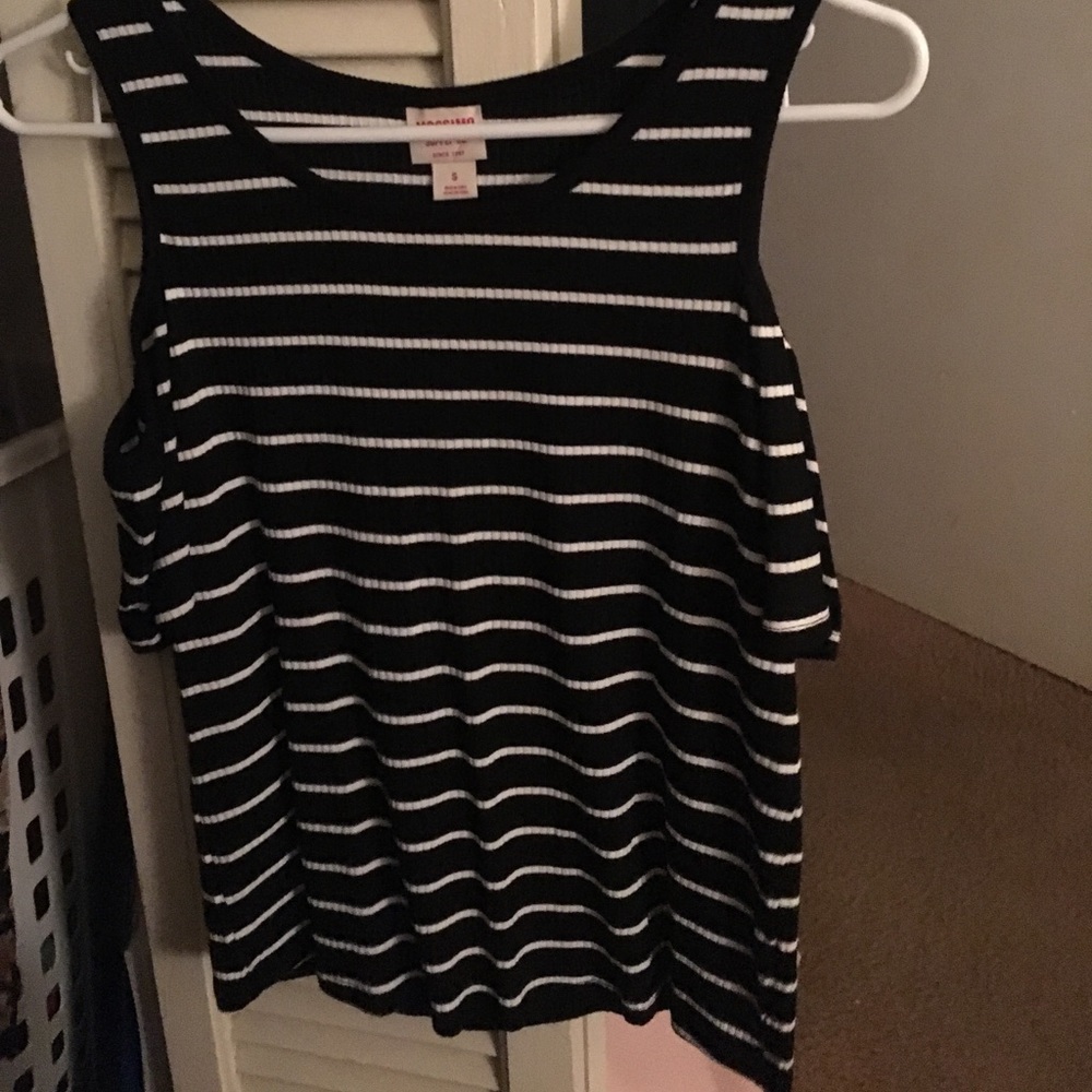 Black and white top