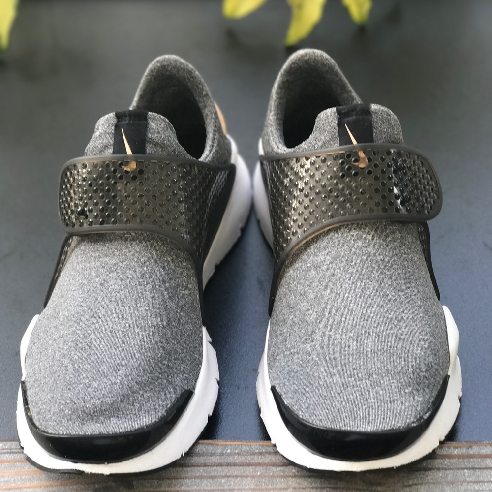 NWT Nike Sock Dart SE Cool Grey WMNS - Picture 3 of 7