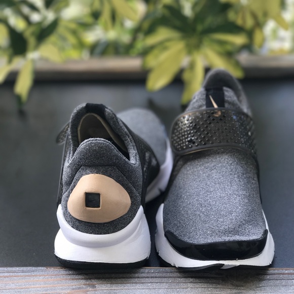 NWT Nike Sock Dart SE Cool Grey WMNS - Picture 4 of 7