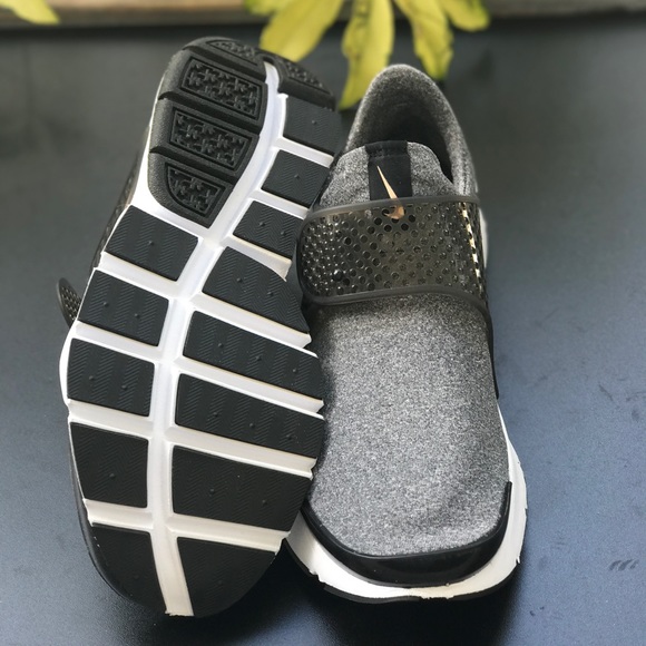 NWT Nike Sock Dart SE Cool Grey WMNS - Picture 5 of 7