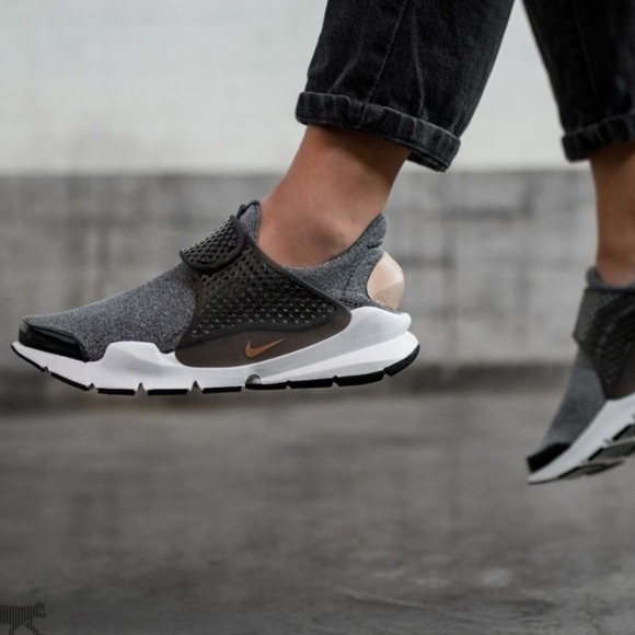 NWT Nike Sock Dart SE Cool Grey WMNS - Picture 2 of 7