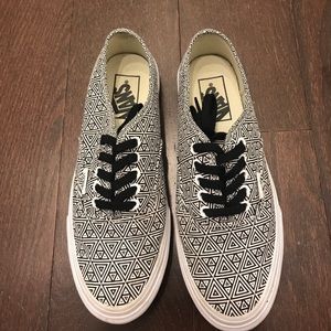 Geometric patterned vans