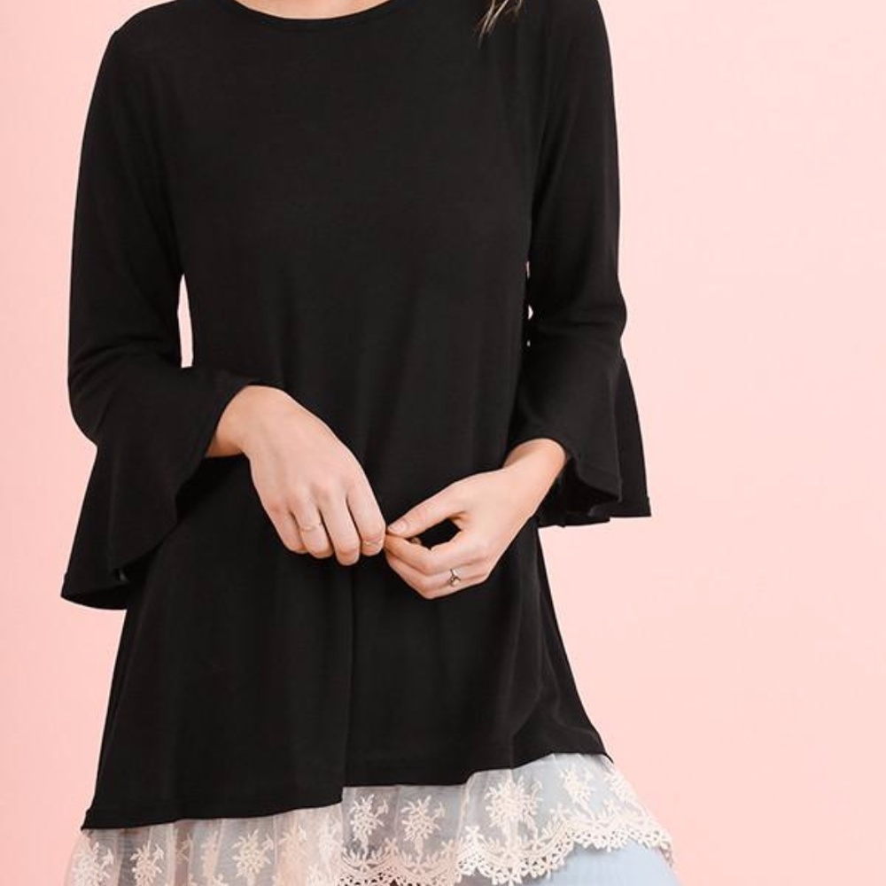 **FINAL PRICE Umgee Lace Hem Tunic**
