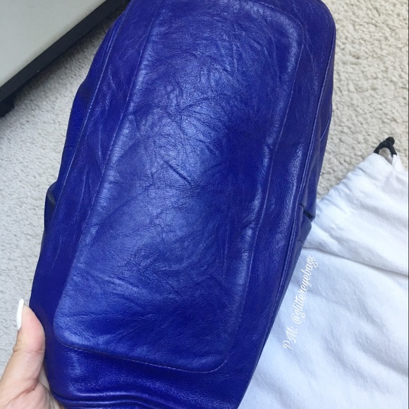 SALE BEAUTIFUL authentic Marc Jacobs purple hobo - Picture 3 of 7