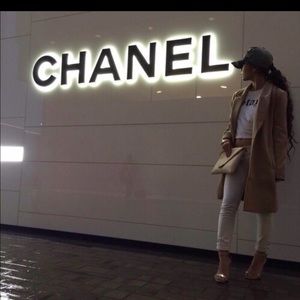 Meet your Posher, Chanel