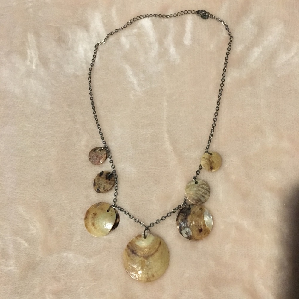 Shell necklace. Reversible. - Picture 4 of 4