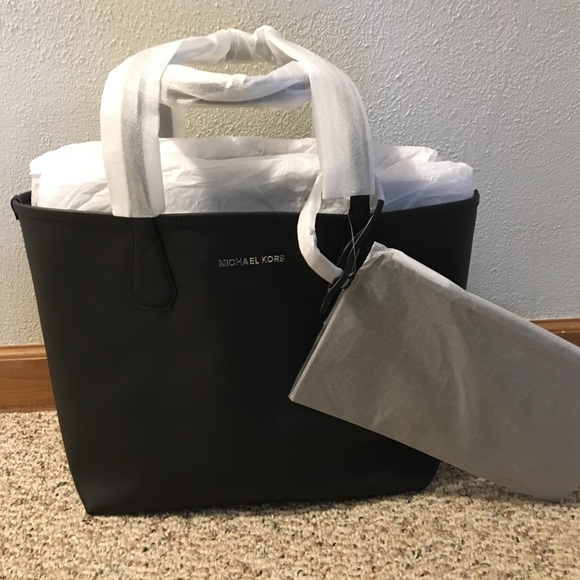 Michael Kors Handbags - Michael Kors NWT Tote Handbag