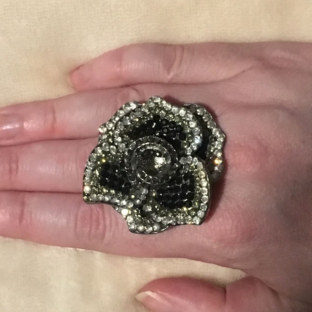 Fantastic flower ring!