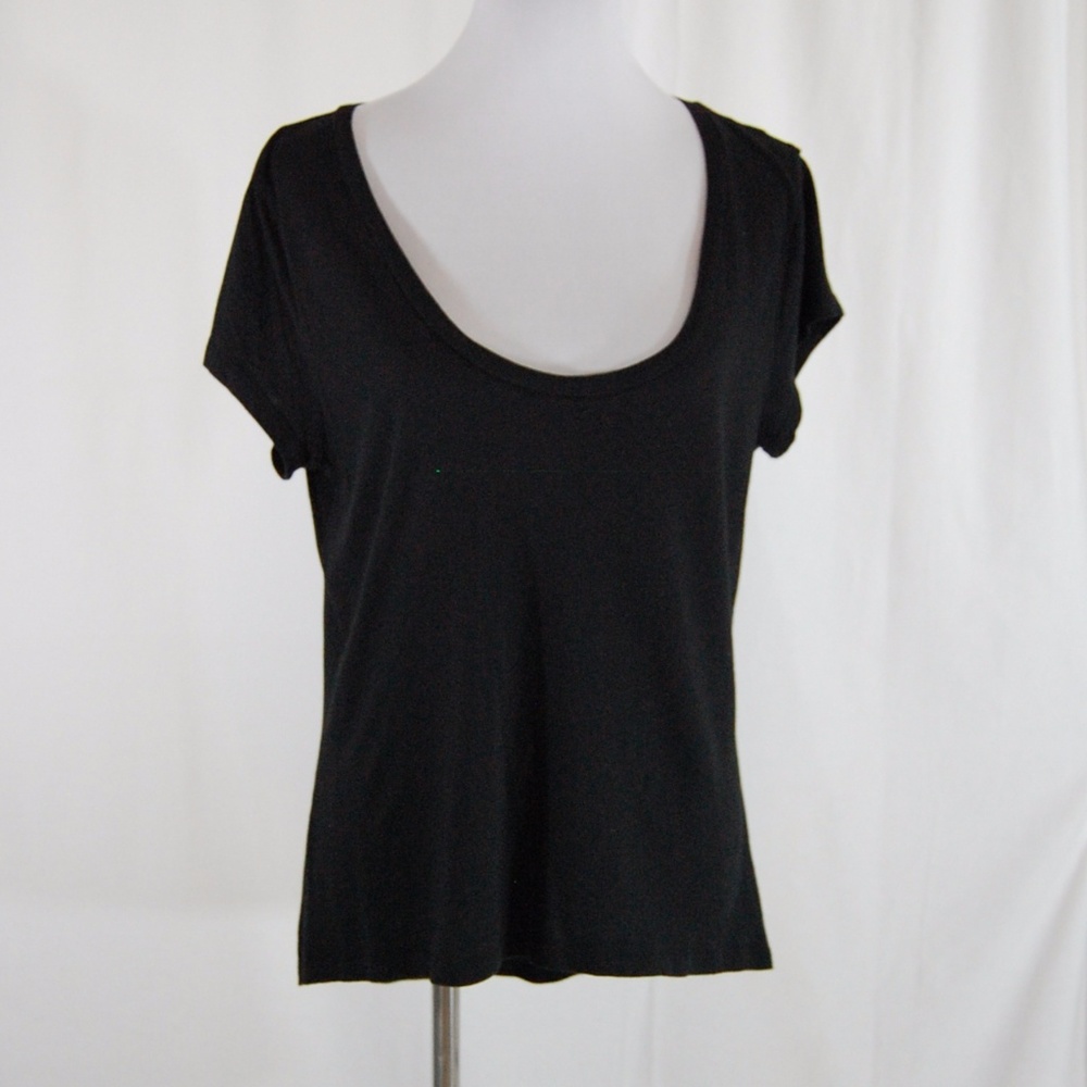*FREE with purchase* Basic Scoopneck Black Short Sleeve Top