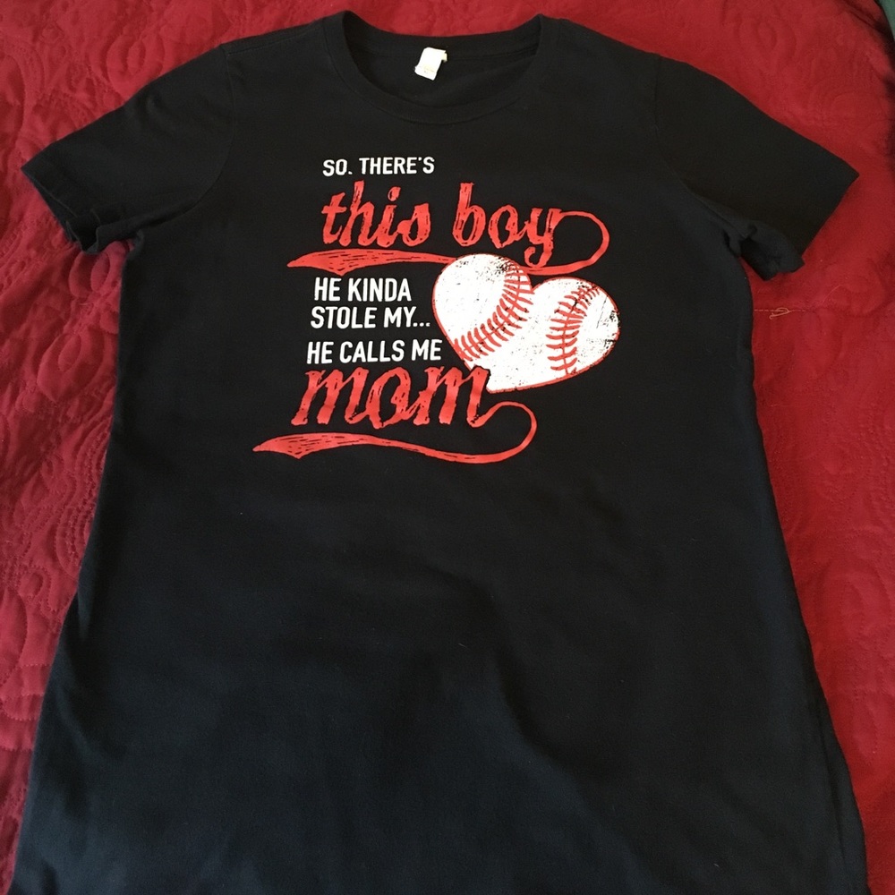 Baseball mom shirt ⚾️ medium, fitted