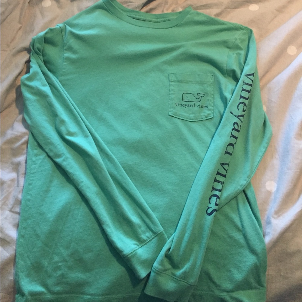 Green Vineyard Vines longsleeved tee