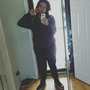 Meet your Posher, Clint