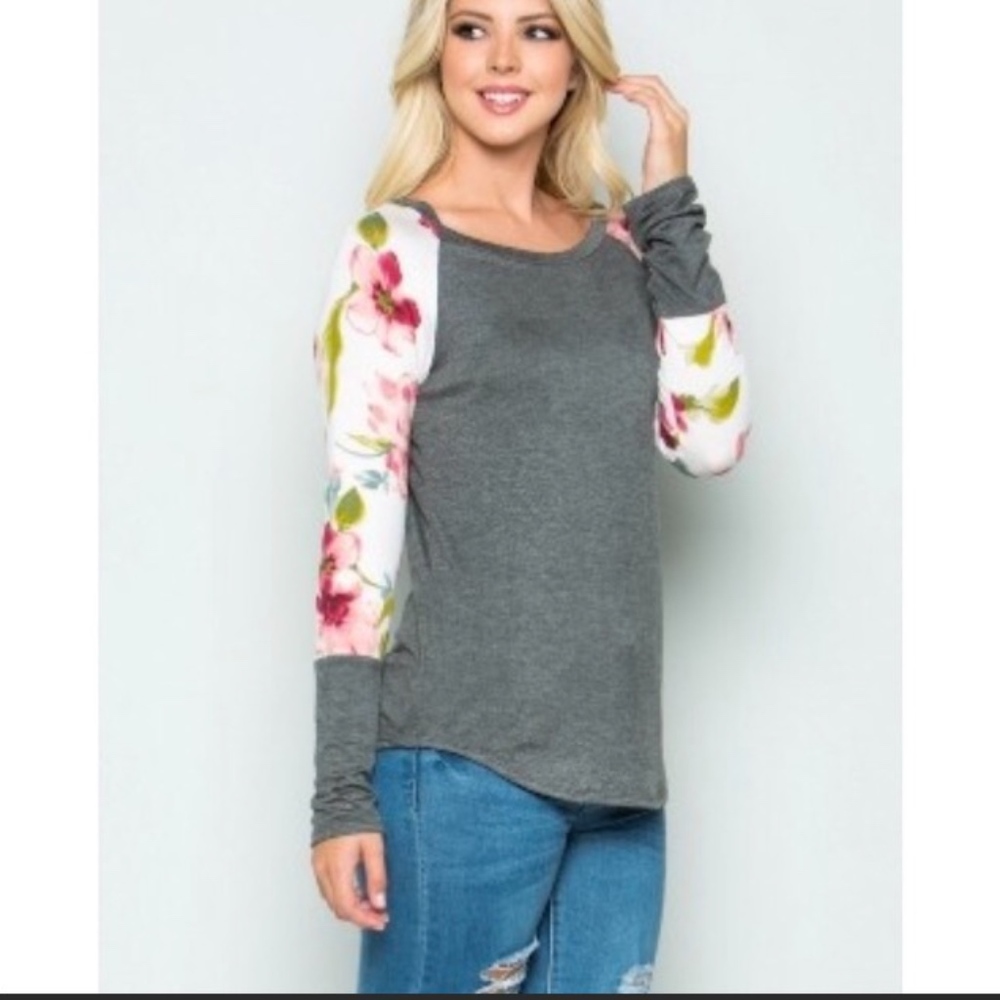 🆕Floral contrast long sleeve top. Only 2 left! - Picture 3 of 4