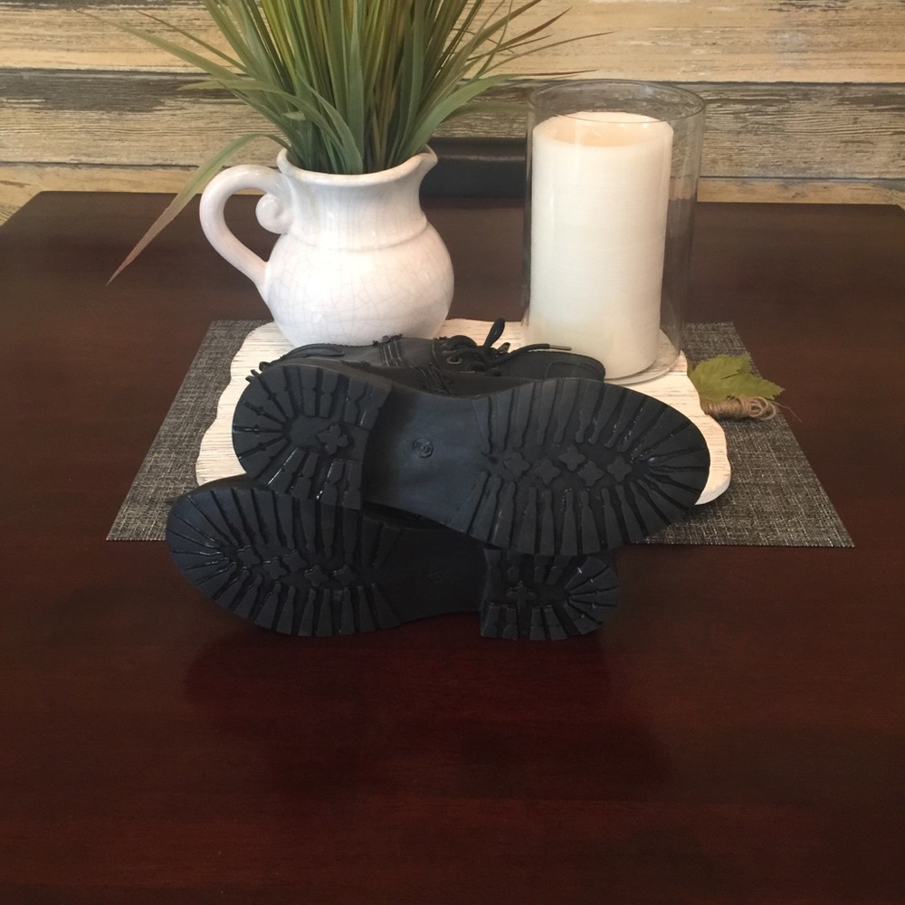 Awesome Black combat boots!! - Picture 2 of 4