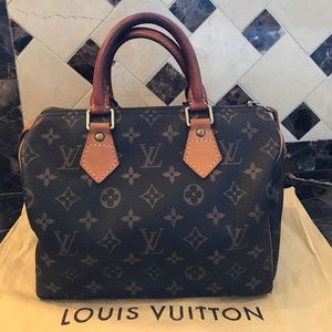 Louis Vuitton speedy 25 in classic monogram
