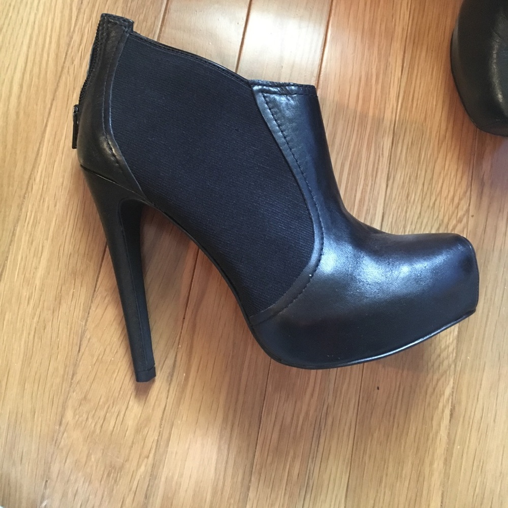 Jessica Simpson black booties size 8 (38)