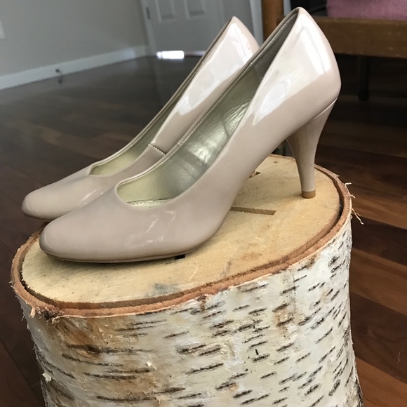Bandolino Shoes - Bandolino Courteous nude heels