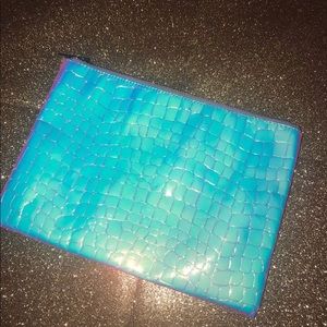 Holographic Clutch