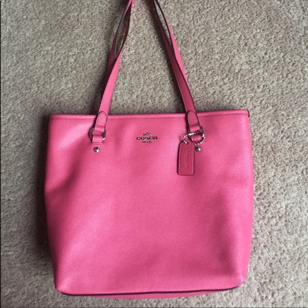 Gorgeous Coach City Tote in bubblegum pink!!