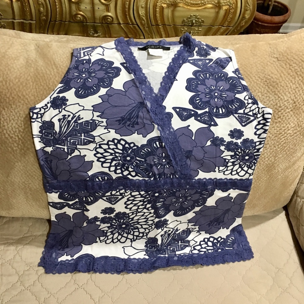 Script New 100% cotton Floral Top XL