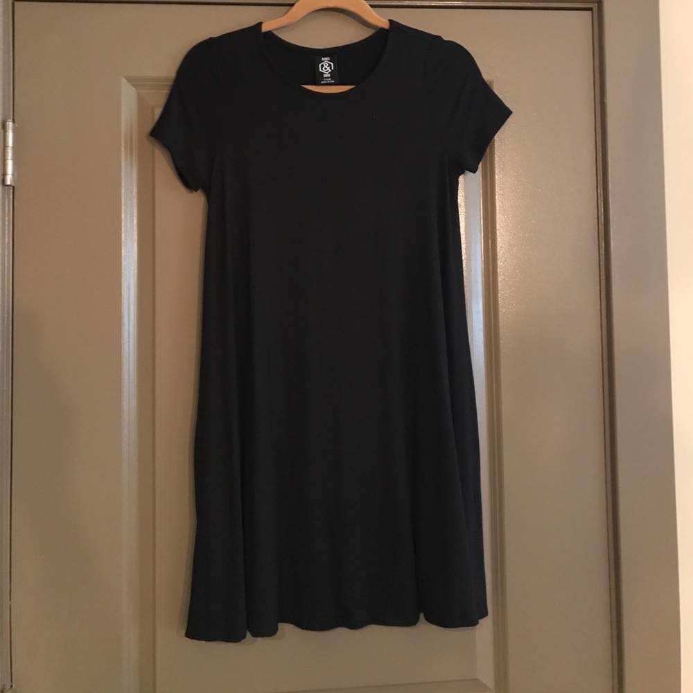 NWT Agnes & Dora Black S/S Swing Tunic Size XS