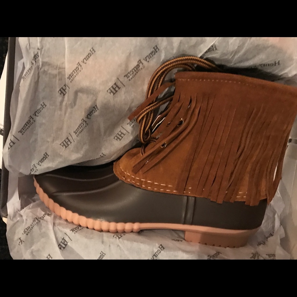MATTE BROWN fringe duck boots (NIB)